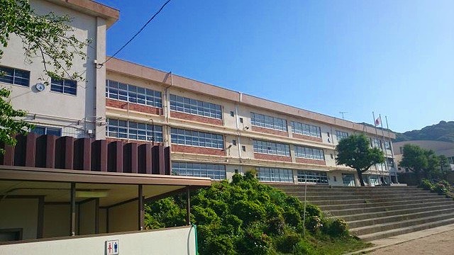 中学校　北九州市立緑丘中学校（中学校）まで250m