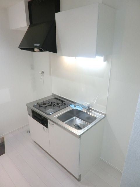 キッチン　お料理好きには嬉しい２口のシステムキッチン、グリル付き