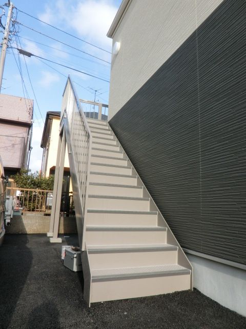 エントランス　２階へ上がる階段です