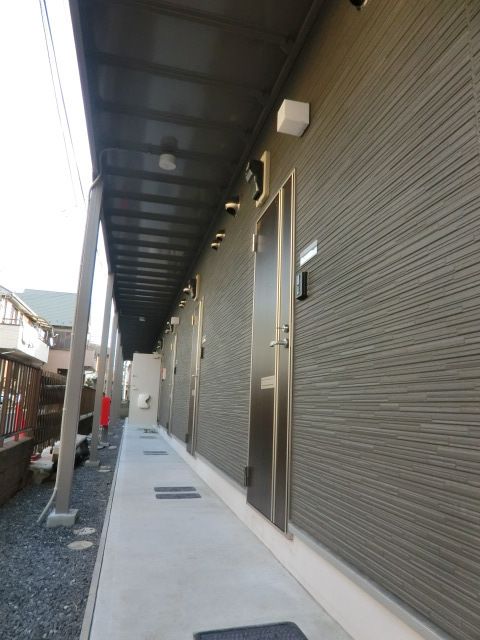 駐車場　玄関へのアプローチ