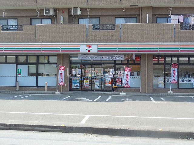 コンビニ　セブンイレブン 伊集院猪鹿倉店（コンビニ）まで2m