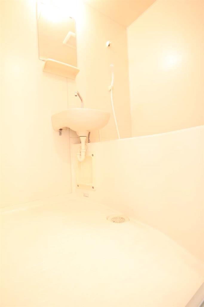 バス・シャワールーム　洗面台付きのお風呂