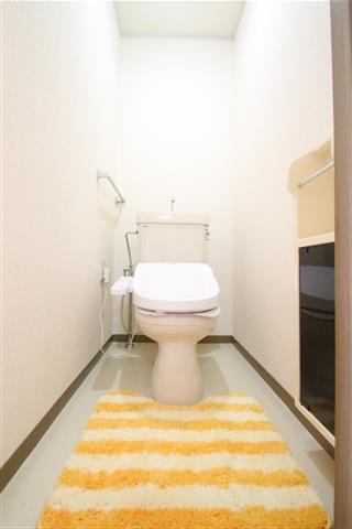 トイレ　温水洗浄便座完備してます