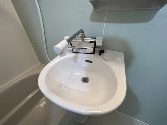 洗面設備　浴室内に洗面台がついています♪