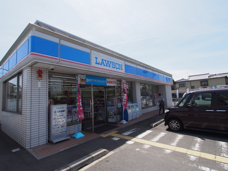 コンビニ　ローソン奈良法蓮町東店（コンビニ）まで246m