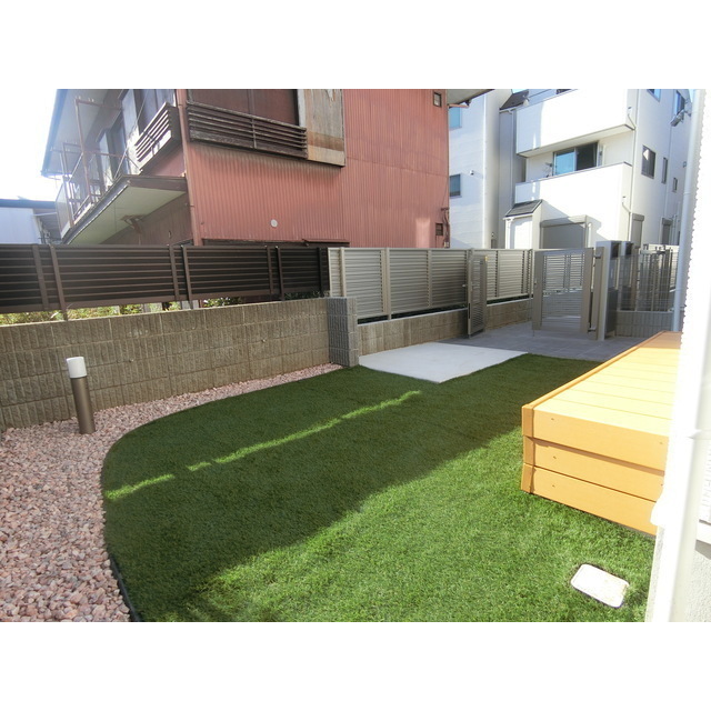 庭　南向きの専用庭・駐輪スペース付