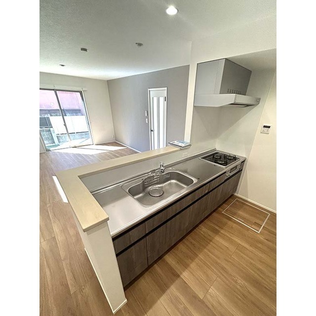 キッチン　３口コンログリル付き