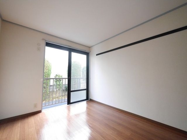 居室・リビング　★日当たりの良いお部屋ですよ★