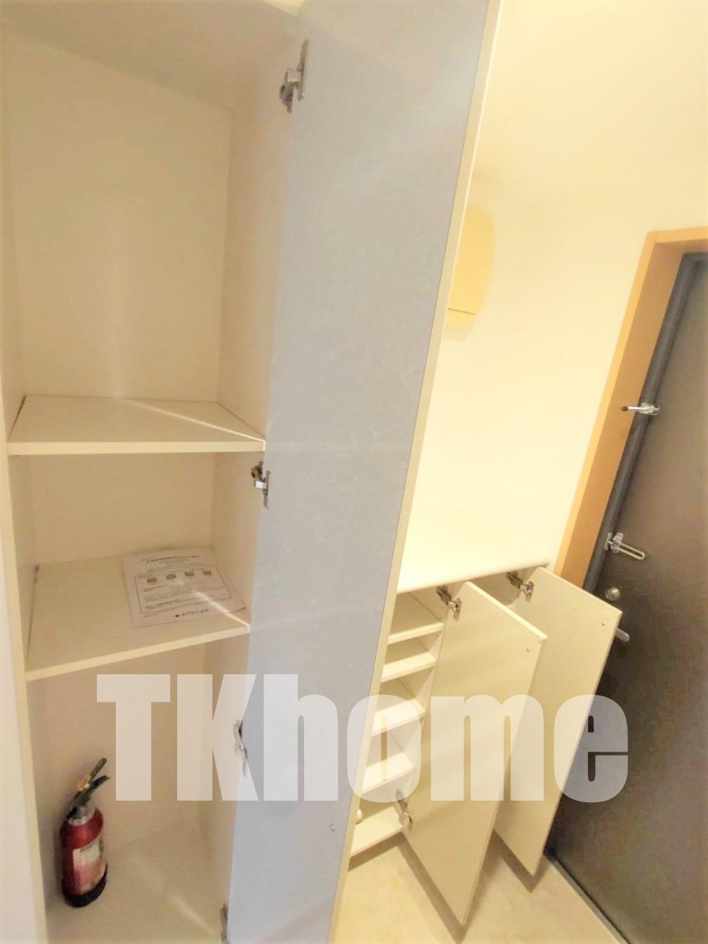 玄関　玄関収納あり