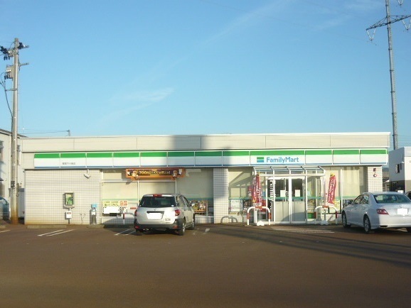 コンビニ　ファミリーマート（コンビニ）まで1900m