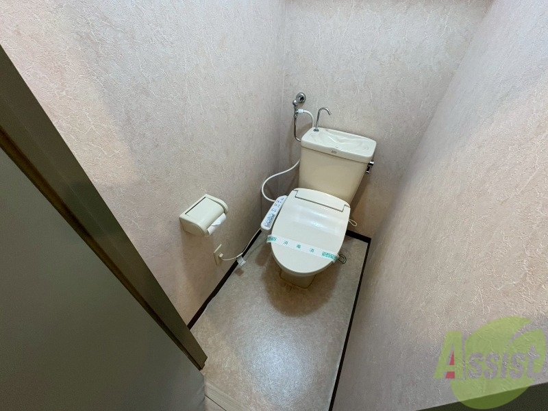 トイレ　こちらはトイレです。清潔感があり、安心して使用できます。