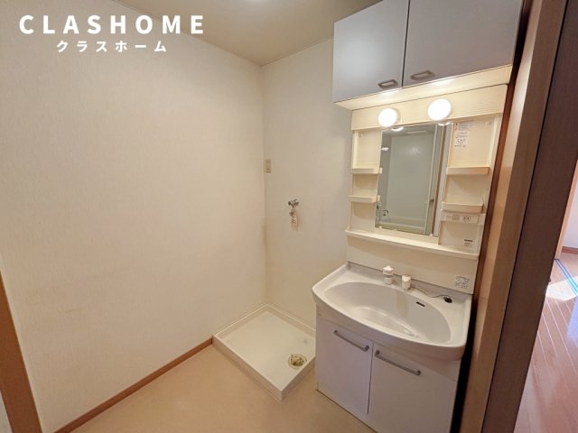 洗面設備　同物件の別部屋になります。
