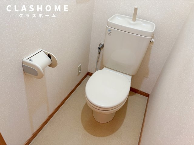 トイレ　同物件の別部屋になります。
