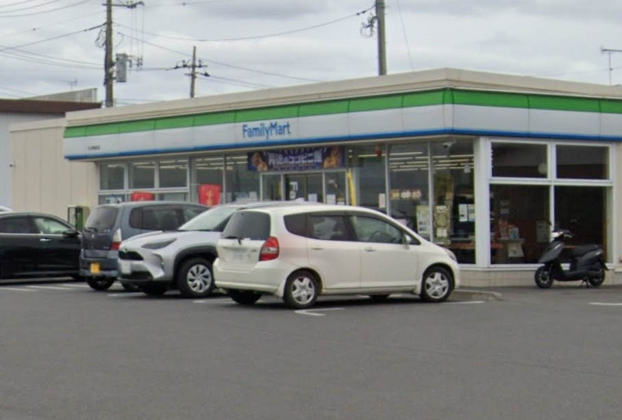 コンビニ　ファミリーマート 小山神鳥谷店（コンビニ）まで421m