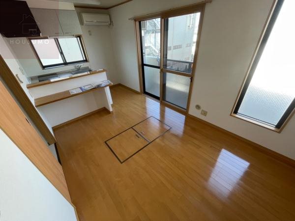 居室・リビング　こちらの居間で趣味の時間をお楽しみください