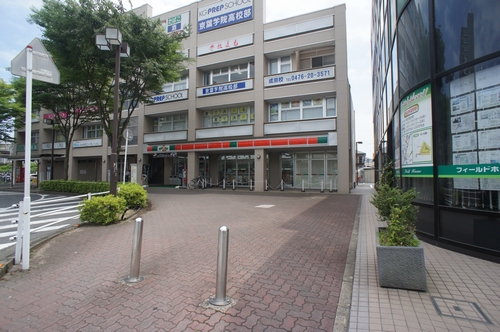 コンビニ　サンクス成田駅ロータリー前店（コンビニ）まで143m