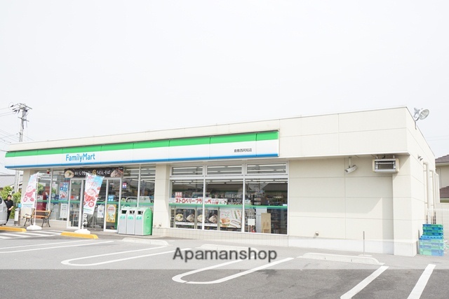 コンビニ　ファミリーマート（コンビニ）まで759m