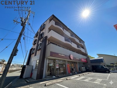 建物外観　オートロック・トランクルーム完備♪