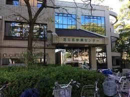 図書館　足立区立伊興図書館（図書館）まで442m
