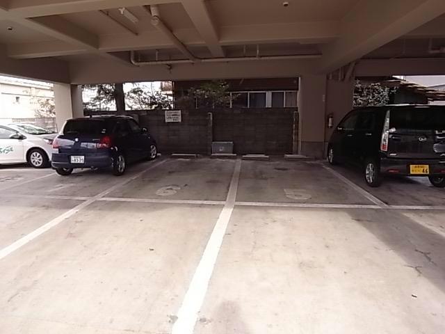 駐車場　駐車場