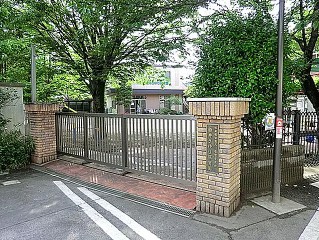 幼稚園・保育園　由井さゆり保育園（幼稚園・保育園）まで306m