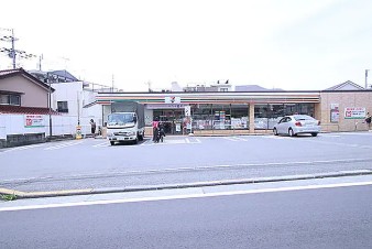 コンビニ　セブンイレブン八王子京王片倉店（コンビニ）まで324m