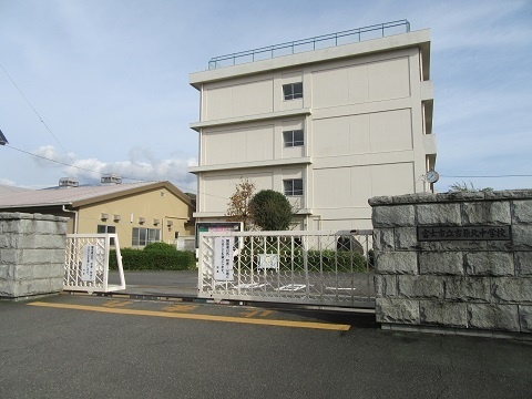 中学校　富士市立吉原北中学校（中学校）まで1896m