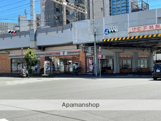 コンビニ　セブンイレブン（コンビニ）まで424m
