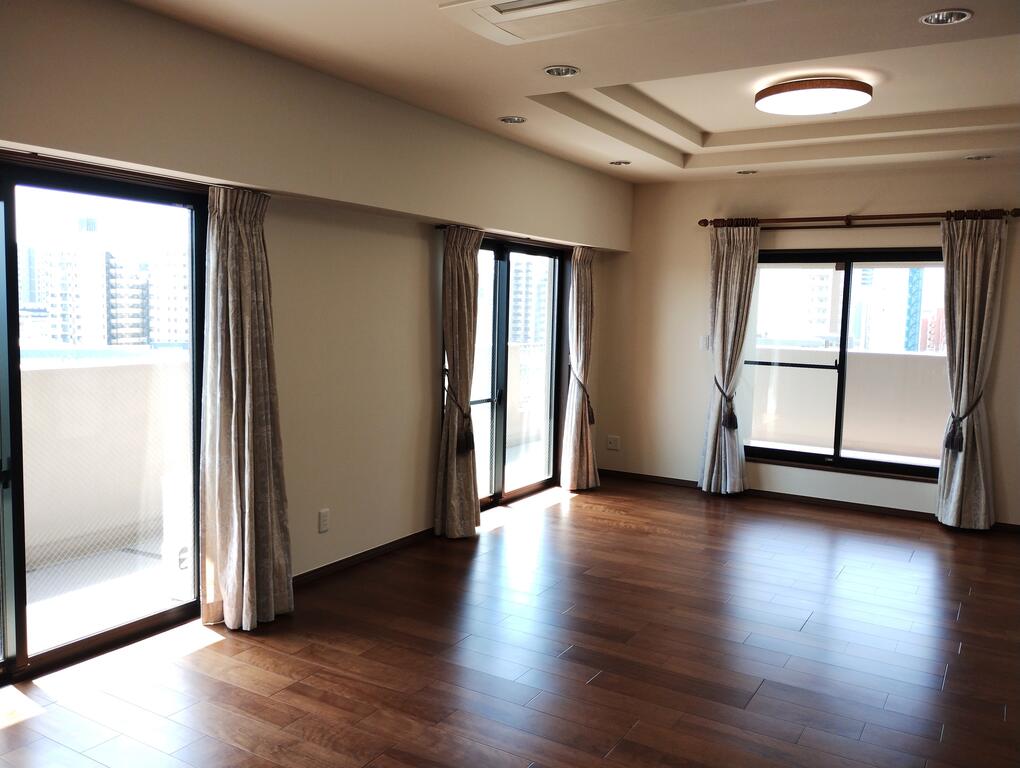 プレステージ相模大野の居間写真