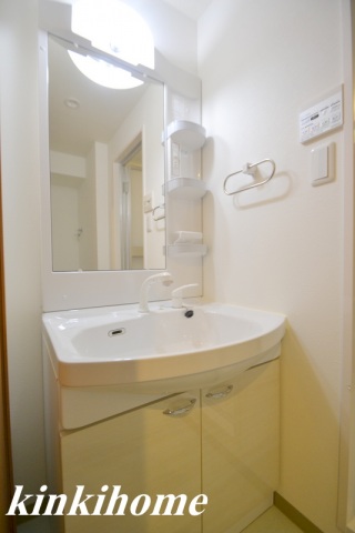 洗面設備　写真は別のお部屋のものでございます