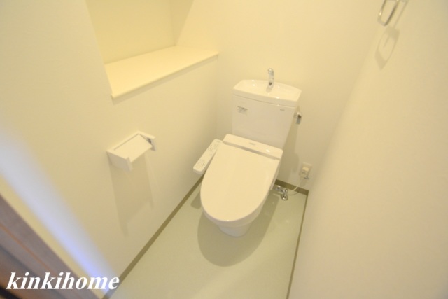 トイレ　写真は別のお部屋のものでございます