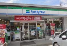 コンビニ　ファミリーマート 城西病院前店（コンビニ）まで293m