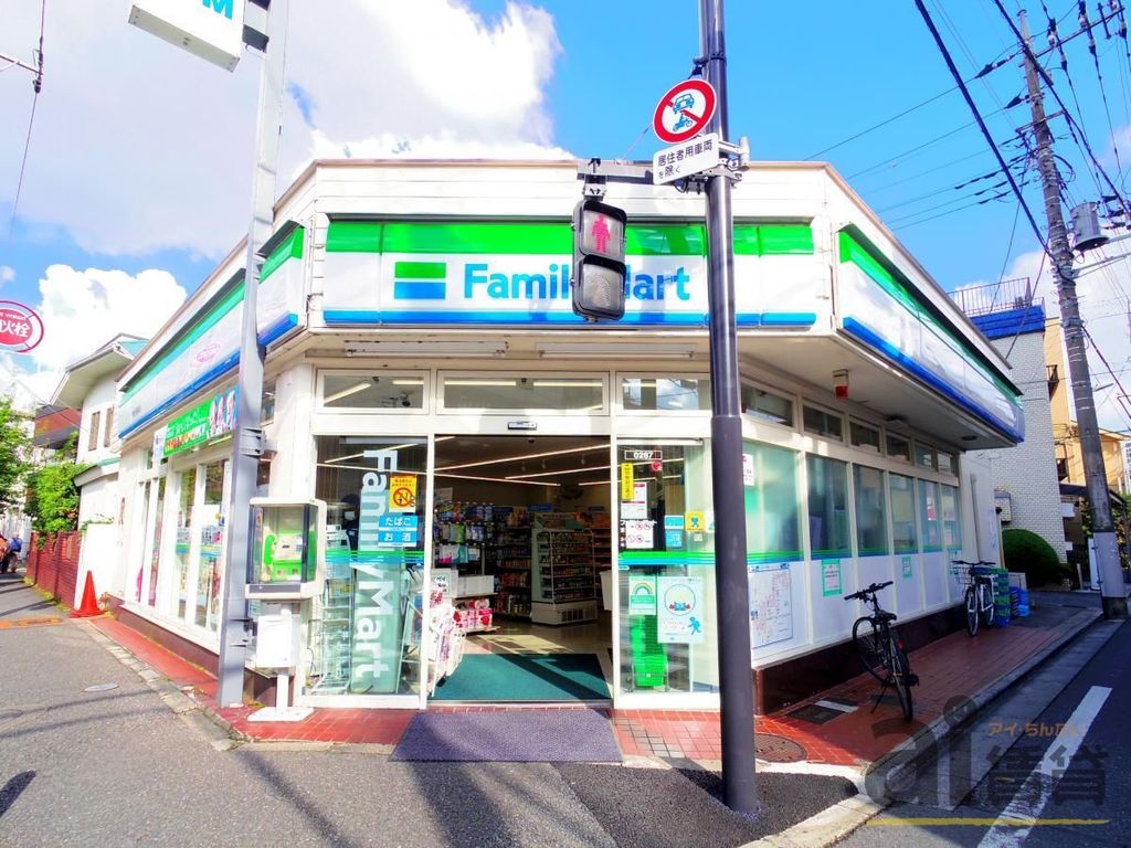 コンビニ　ファミリーマート東伏見駅前店（コンビニ）まで320m