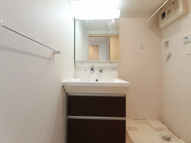 洗面設備　シンプルで使いやすい洗面台です！