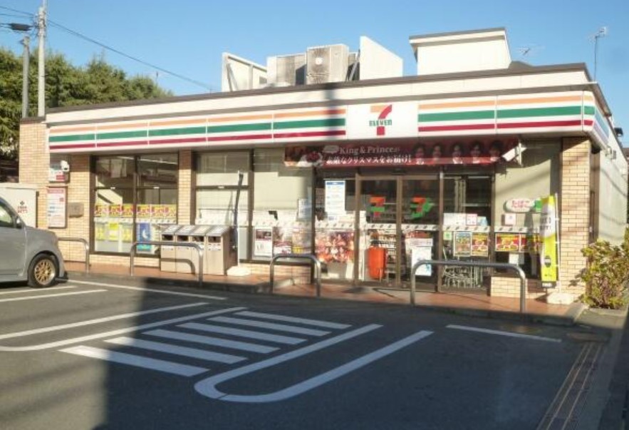 コンビニ　セブンイレブン狛江猪方3丁目店（コンビニ）まで393m
