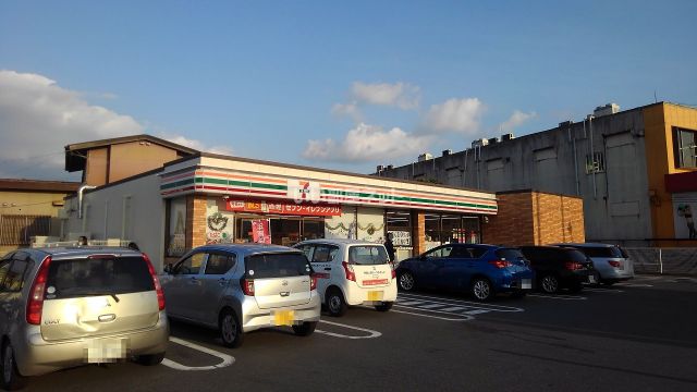 コンビニ　セブンイレブン 伊賀緑ヶ丘本町店（コンビニ）まで216m