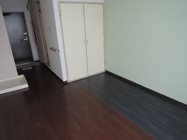 大紘ビルの居間写真