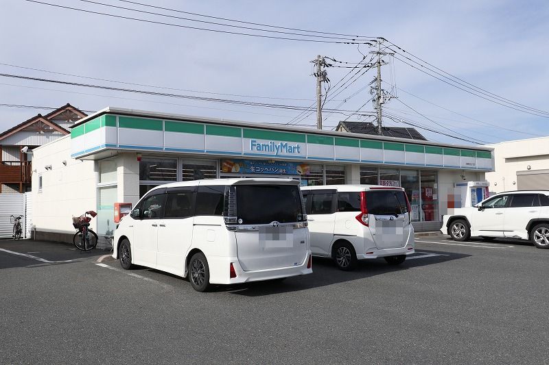 コンビニ　ファミリーマート 鳥栖弥生が丘店（コンビニ）まで61m