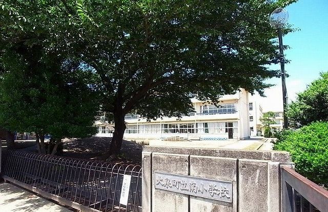 小学校　大泉町立南小学校（小学校）まで2400m