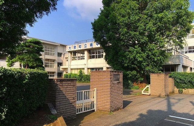 中学校　大泉町立南中学校（中学校）まで2400m