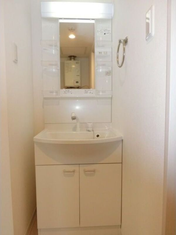 洗面設備　同物件・別部屋の写真です