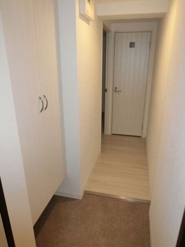 玄関　同物件・別部屋の写真です