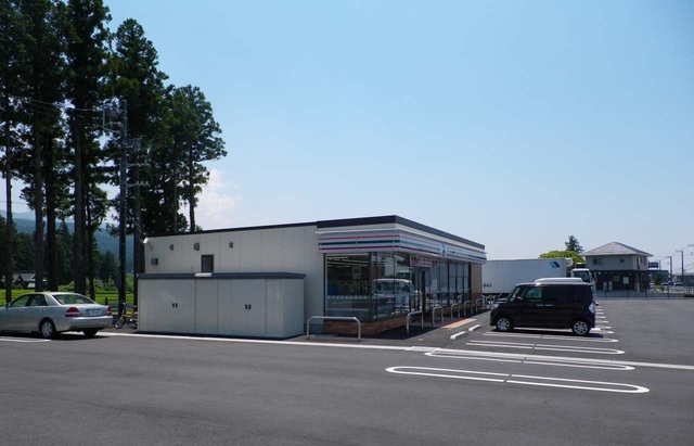 コンビニ　セブンイレブン御殿場かまど店（コンビニ）まで750m