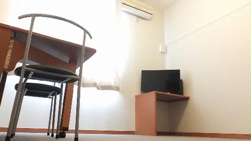 居室・リビング　家具家電設置済み物件です
