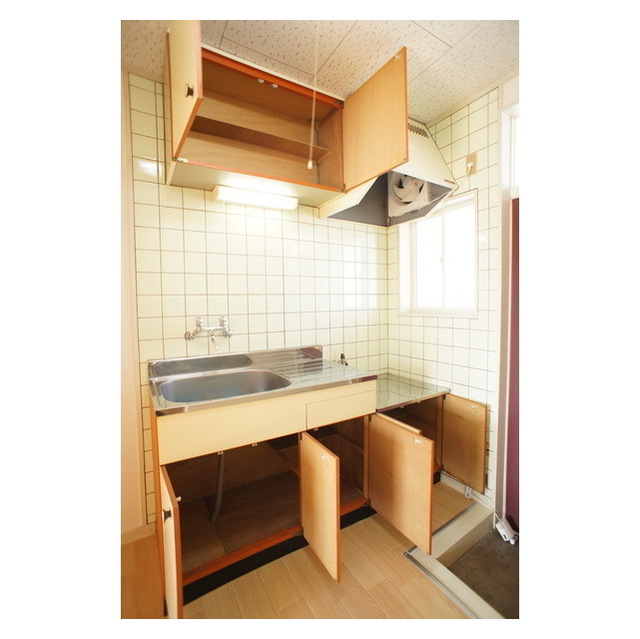 キッチン　食器や調理器具を効率よく収納出来ますね