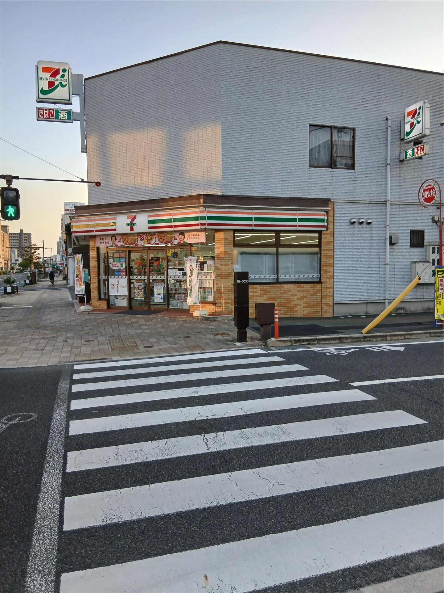 コンビニ　セブンイレブン道三店（コンビニ）まで200m