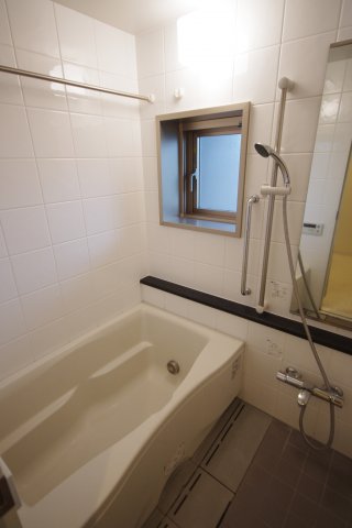 バス・シャワールーム　※別部屋参考写真