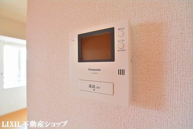 セキュリティ　来訪者の確認が出来るモニター付インターホンです。