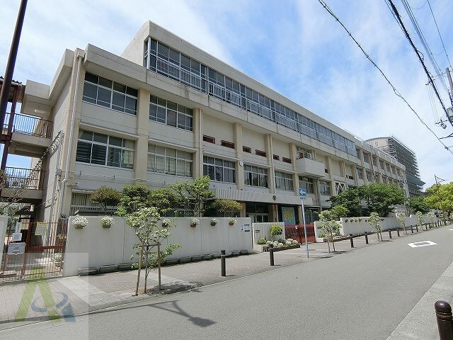 中学校　神戸市立駒ケ林中学校（中学校）まで607m