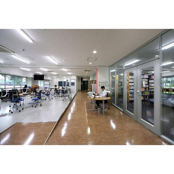 ロビー　東京医科大学図書館まで750m